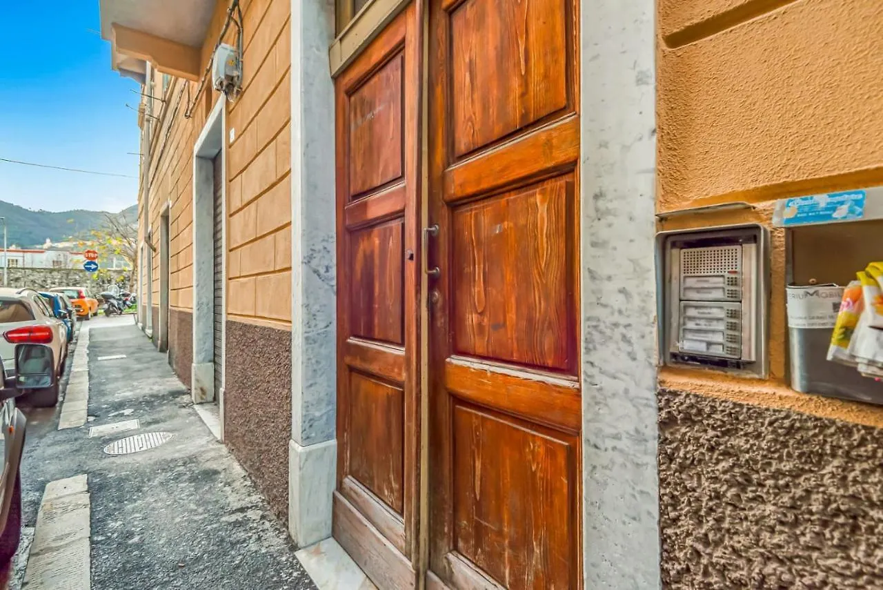 Nelli Rooms Via Biassa La Spezia Guest house